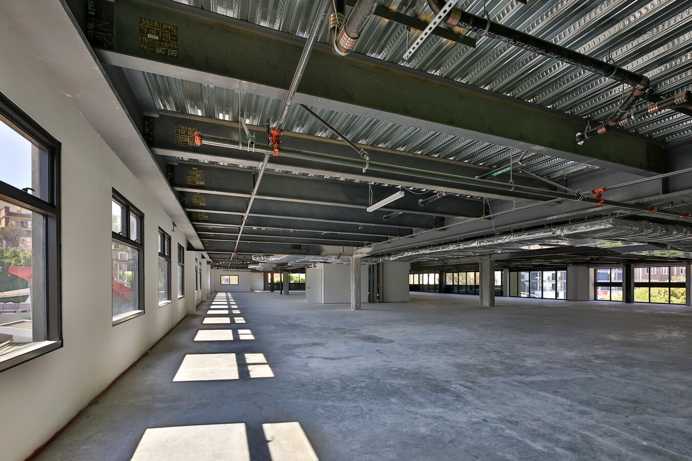 900 Gayley Ave, Los Angeles, CA 90024 - Lot 203 -  - Photo intérieure - Image 1 of 3