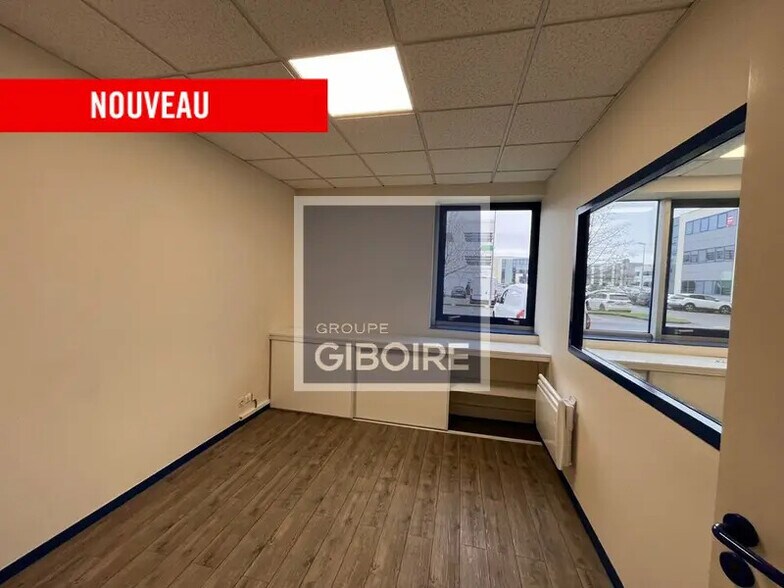 Bureau dans Saint-Grégoire à louer - Photo intérieure – Image 2 sur 4