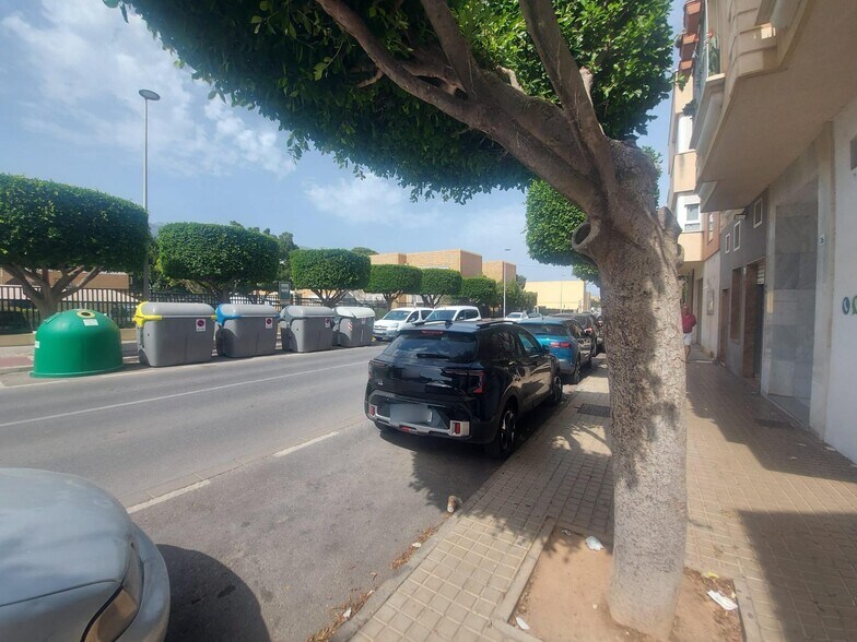 Local commercial dans El Ejido, Almería à louer - Photo de l’immeuble – Image 3 sur 12