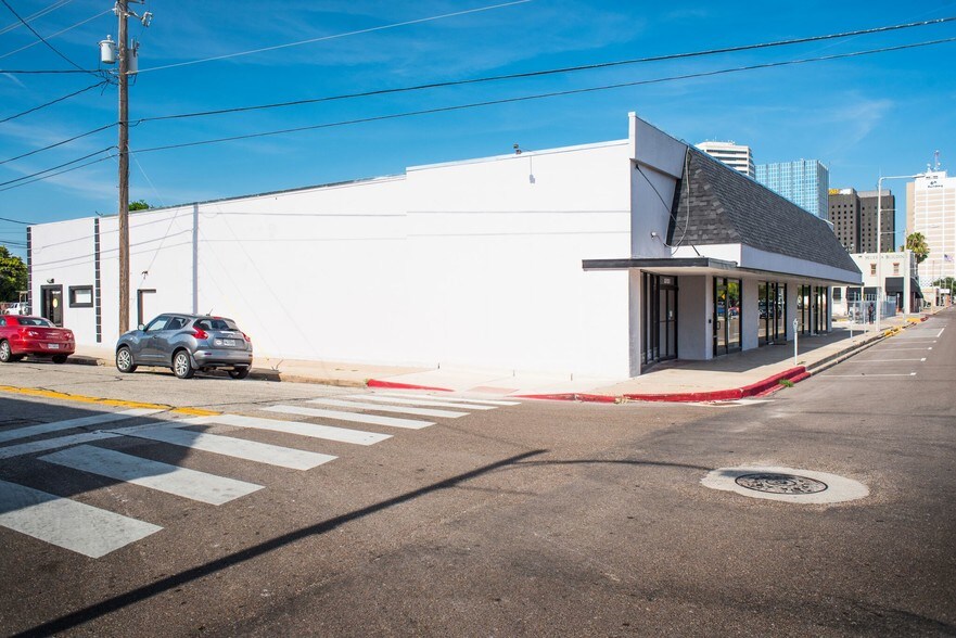 1024 Leopard St, Corpus Christi, TX à vendre - Photo de l’immeuble – Image 3 sur 10