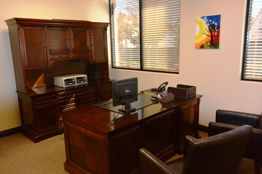 1880 E Warm Springs Rd, Las Vegas, NV à vendre - Photo de l’immeuble – Image 3 sur 36