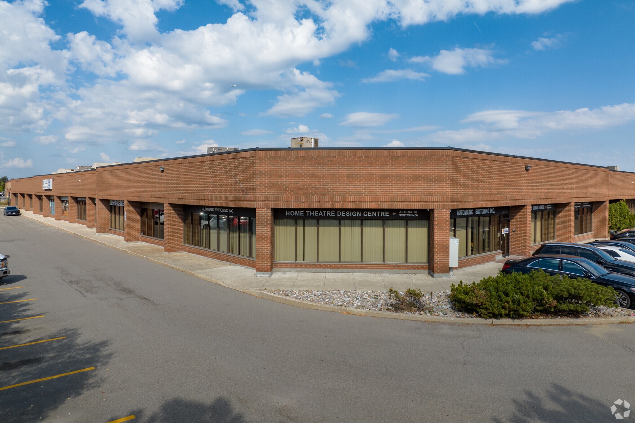 391 Edgeley Blvd, Vaughan, ON à louer Photo principale– Image 1 sur 4