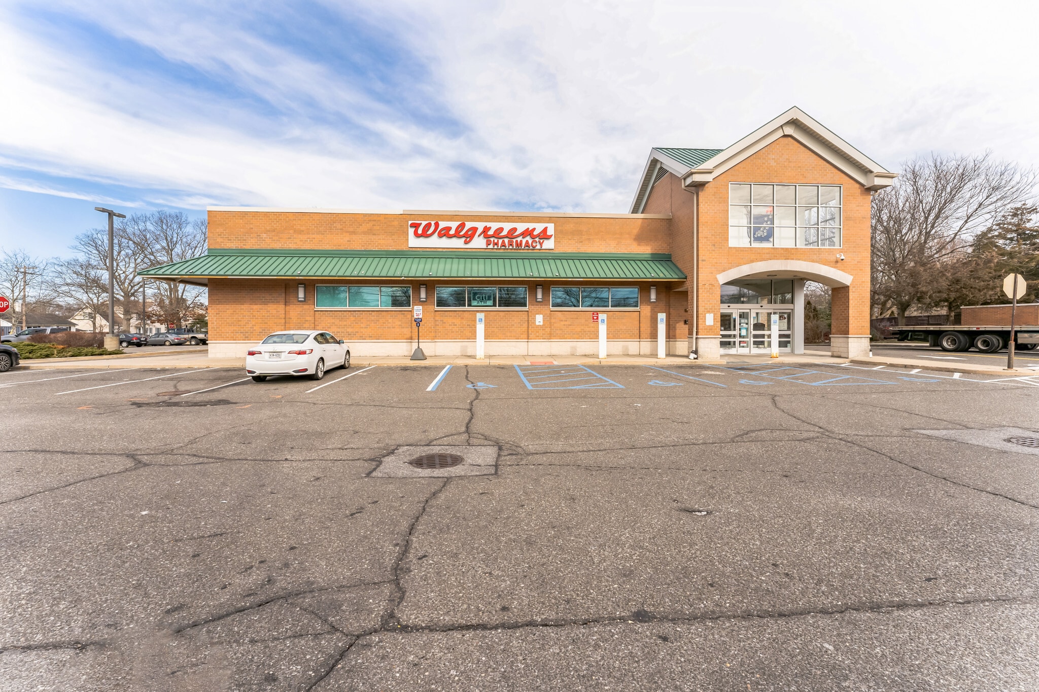 2215 Middle Country Rd, Centereach, NY à louer Photo de l’immeuble– Image 1 sur 10