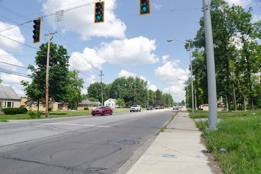 1907 Getz Rd, Fort Wayne, IN à vendre - Photo de l’immeuble – Image 2 sur 4