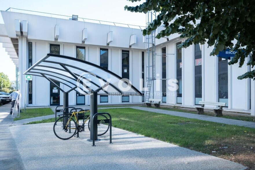 Local d’activités dans Rungis à louer - Photo de l’immeuble – Image 3 sur 4