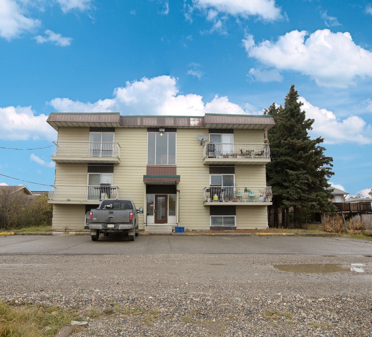 9827 97 Ave, Fort St John, BC à vendre Photo de l’immeuble– Image 1 sur 10