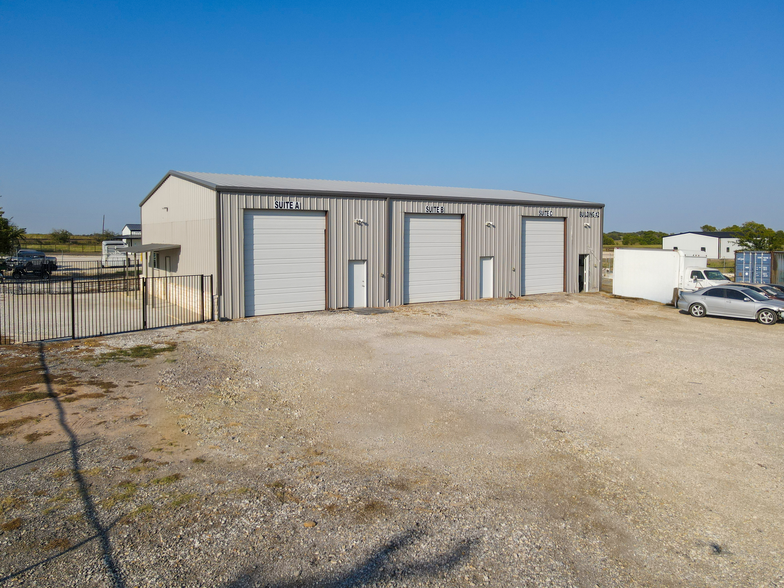 5350 Ganzer Rd W, Krum, TX à louer - Photo de l’immeuble – Image 1 sur 10
