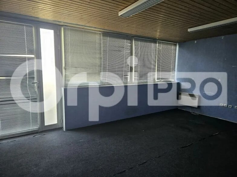 Local d’activités dans SAINT-JEAN-D'ILLAC à louer - Photo intérieure – Image 3 sur 5