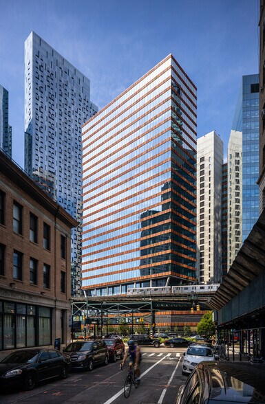 28-07 Jackson Ave, Long Island City, NY à louer - Photo de l’immeuble – Image 2 sur 24