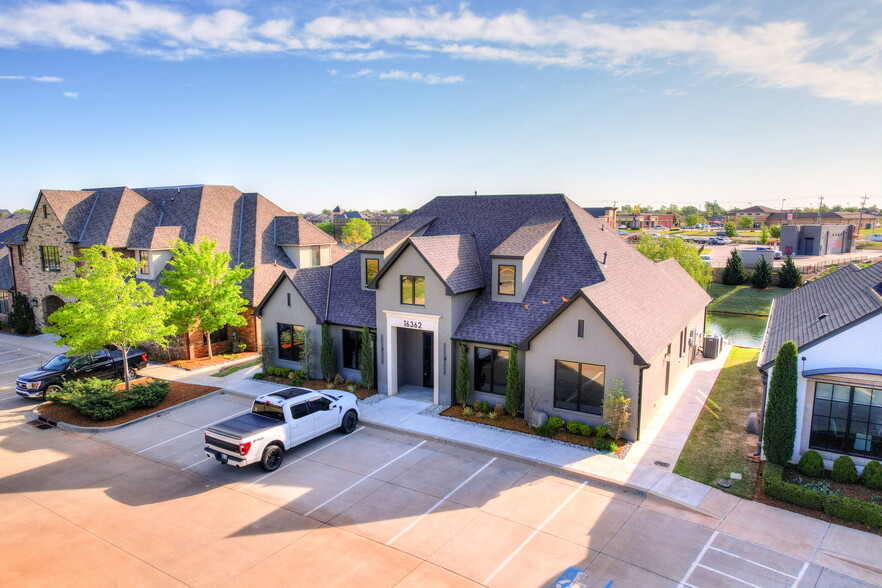 16362 Muirfield Place, Edmond, OK à vendre - Photo de l’immeuble – Image 3 sur 37
