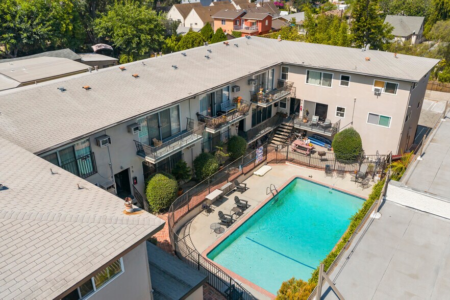 1351 Armadale Ave, Los Angeles, CA à vendre - Photo de l’immeuble – Image 3 sur 9