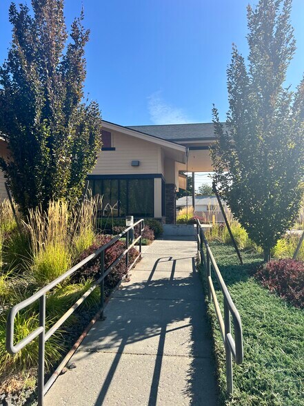 1213 S Main St, Milton-Freewater, OR à vendre - Photo de l’immeuble – Image 3 sur 18