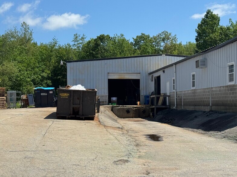 103 Huntoon Memorial Hwy, Leicester, MA à louer - Photo de l’immeuble – Image 2 sur 3
