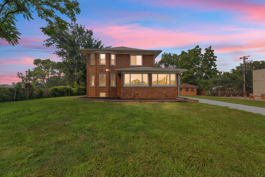 29016 Ford Rd, Garden City, MI à vendre - Photo de l’immeuble – Image 1 sur 31