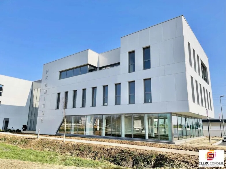 Bureau dans Isneauville à louer - Photo de l’immeuble – Image 1 sur 11