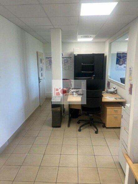 Bureau dans Nîmes à louer - Photo intérieure – Image 2 sur 3