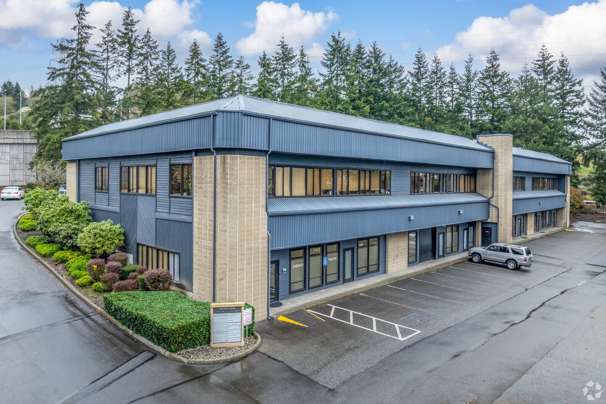 12334 Northup Way, Bellevue, WA à louer Photo de l’immeuble– Image 1 sur 11