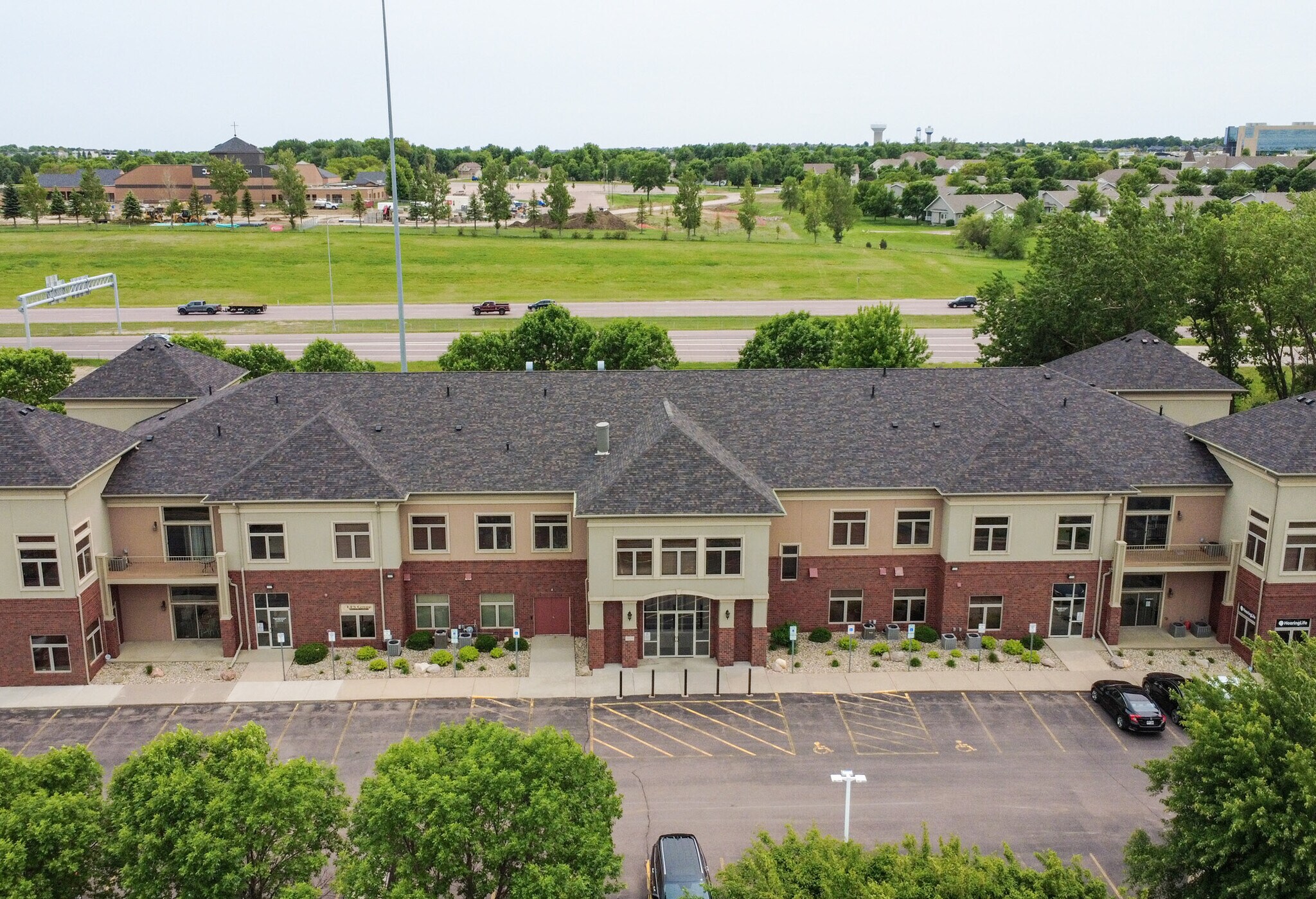 5024-5032 S Bur Oak Pl, Sioux Falls, SD à louer Photo de l’immeuble– Image 1 sur 10