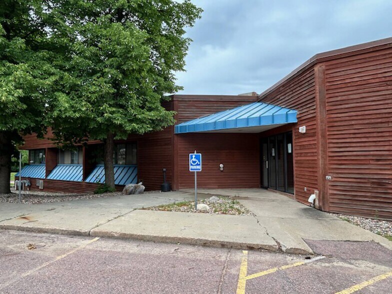 4305 S Louise Ave, Sioux Falls, SD à vendre - Photo de l’immeuble – Image 2 sur 24