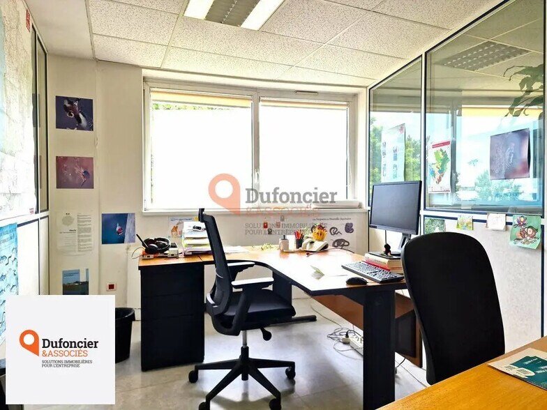 Bureau dans Chasseneuil-du-Poitou à louer - Photo intérieure – Image 2 sur 8