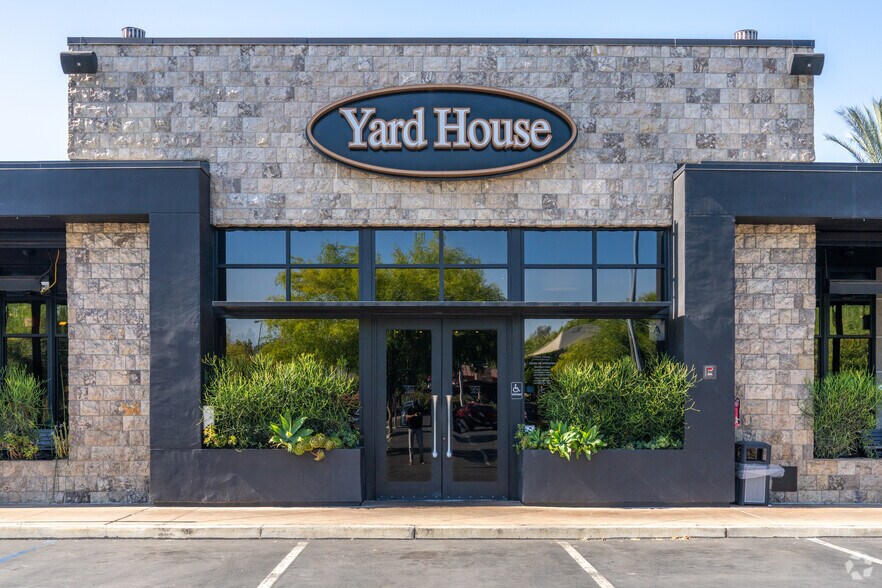 13881 Peyton Dr, Chino Hills, CA à vendre - Photo de l’immeuble – Image 3 sur 4