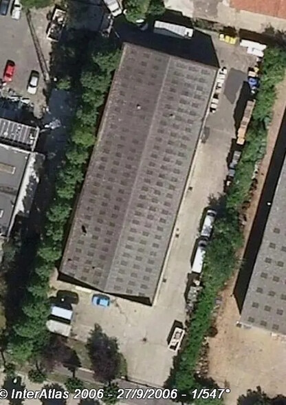 Local d’activités dans Villeneuve-la-Garenne à louer - Photo de l’immeuble – Image 2 sur 4