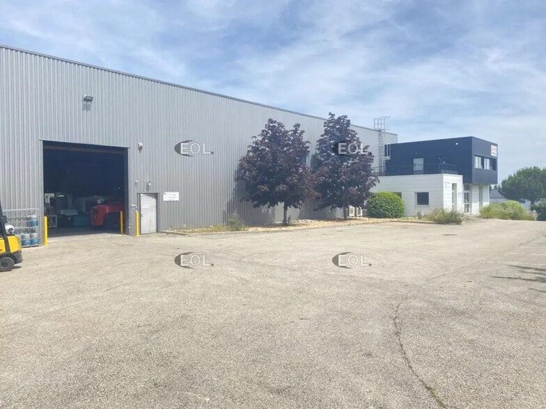 Industriel/Logistique dans Taluyers à vendre - Photo de l’immeuble – Image 3 sur 20