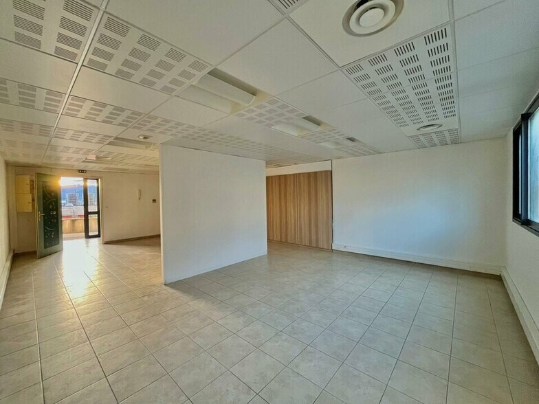 Bureau dans Mouans-Sartoux à vendre - Photo intérieure – Image 3 sur 8