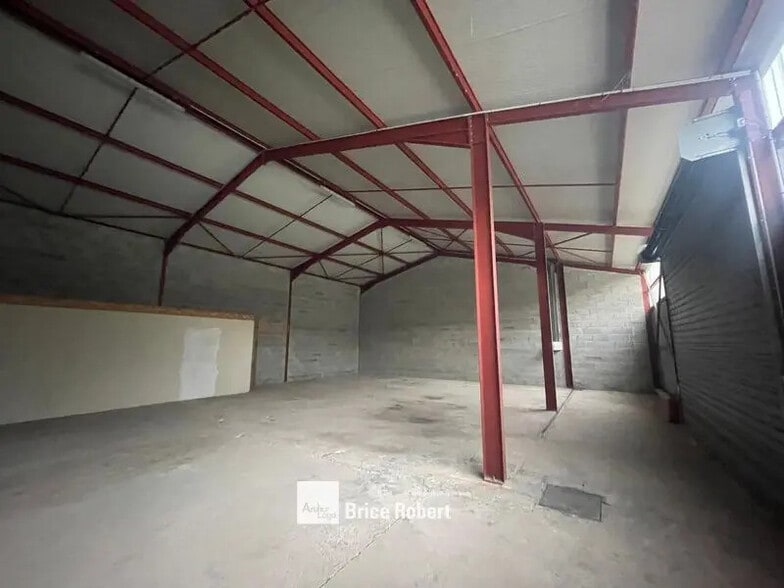 Local d’activités dans Lissieu à louer - Photo intérieure – Image 3 sur 3