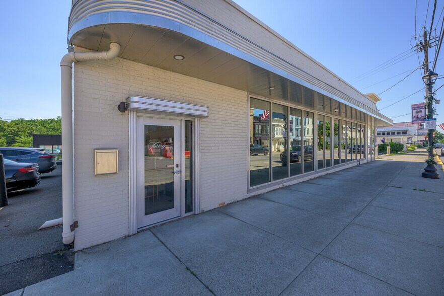 749 Warren St, Hudson, NY à vendre - Photo de l’immeuble – Image 2 sur 30