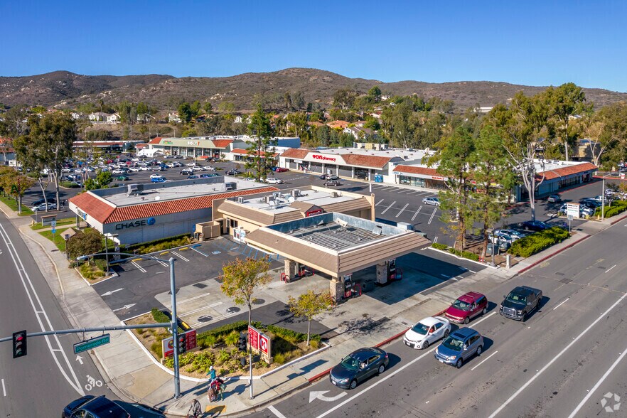 Poway Marketplace portefeuille de 6 biens à vendre sur LoopNet.fr - Photo principale – Image 3 sur 6