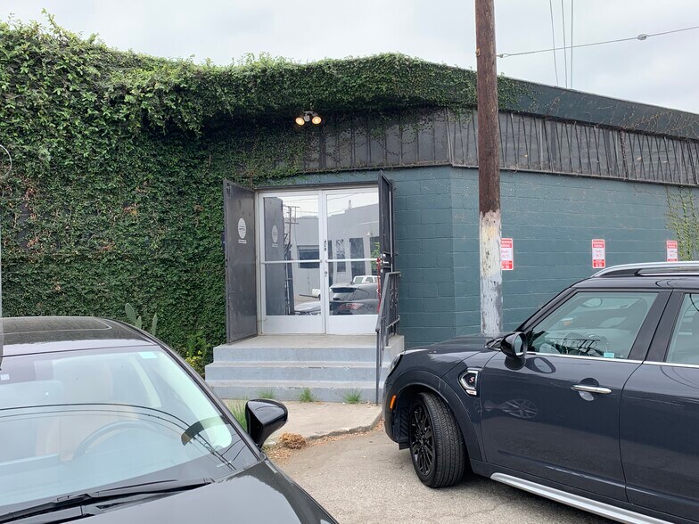 2860 E Pico Blvd, Los Angeles, CA à louer - Photo de l’immeuble – Image 2 sur 13