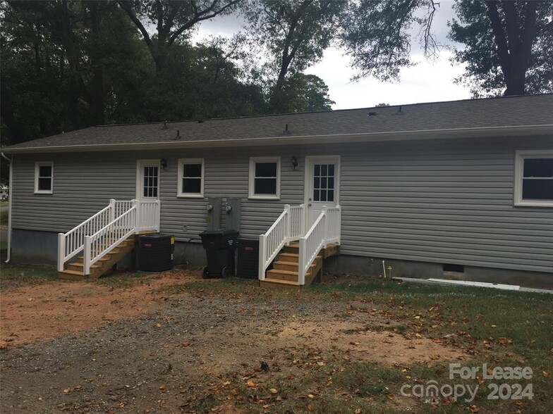 414 E Wilkins St, Dallas, NC à vendre - Photo de l’immeuble – Image 3 sur 17
