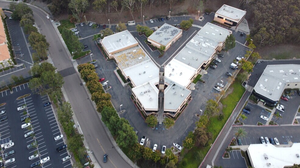 11407 W Bernardo Ct, San Diego, CA à louer - Photo de l’immeuble – Image 3 sur 5