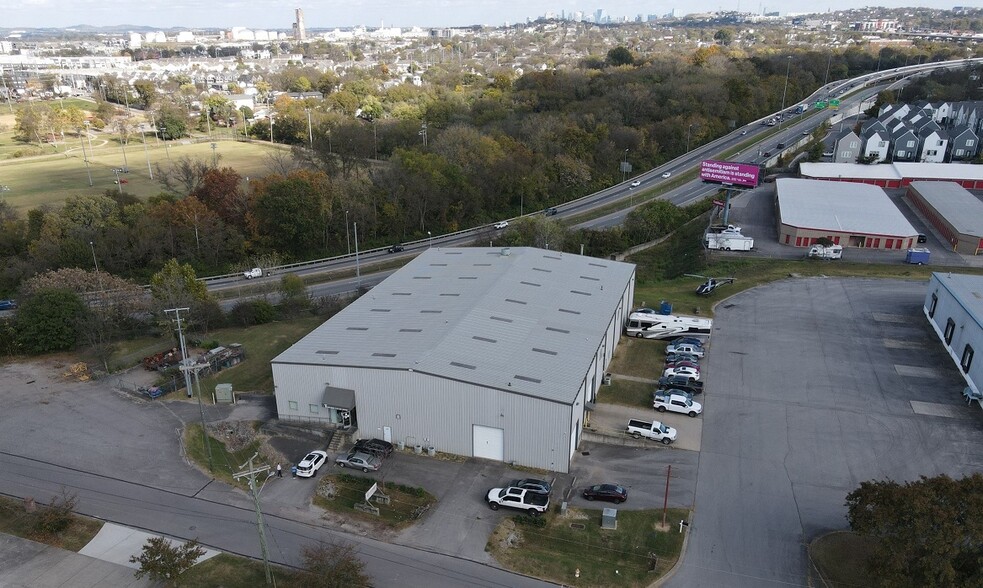 121 Duluth Ave, Nashville, TN à louer - Photo de l’immeuble – Image 1 sur 3