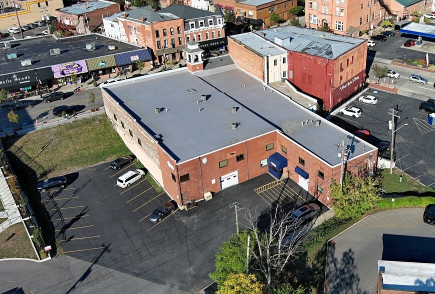 10 W Main St, Lancaster, NY à louer - Photo intérieure – Image 2 sur 15