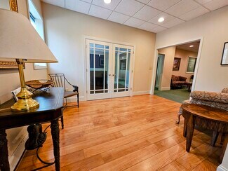 Plus de détails pour 1730 George Washington Mem Hwy, Yorktown, VA - Local commercial à louer
