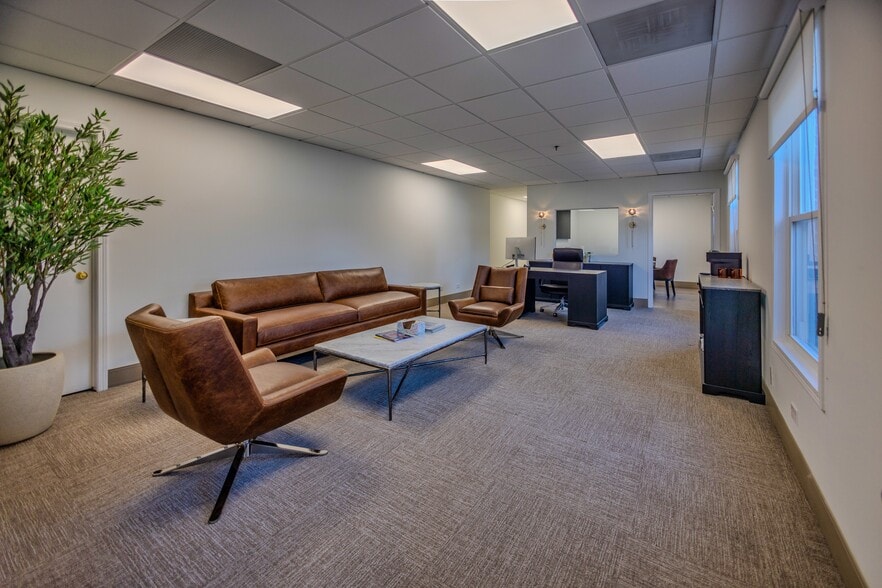 6912 Main St, Downers Grove, IL à louer - Photo principale – Image 1 sur 25