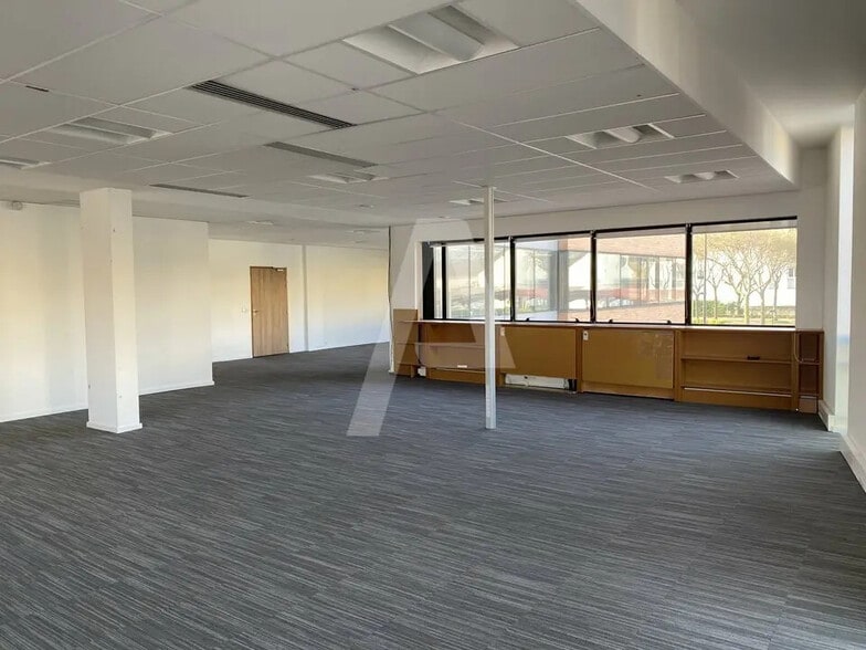 Bureau dans Ivry-sur-Seine à louer - Photo de l’immeuble – Image 2 sur 5