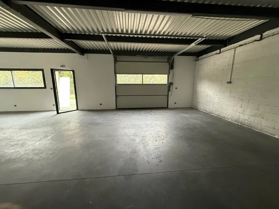 Local d’activités dans Le Thor à louer Photo intérieure– Image 1 sur 6