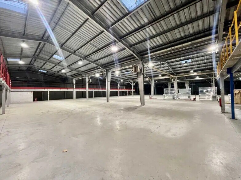 Bureau dans Sotteville-lès-Rouen à louer - Photo de l’immeuble – Image 2 sur 50