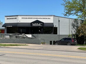 2711 Grand Ave, Des Moines, IA à louer Photo de l’immeuble– Image 1 sur 12