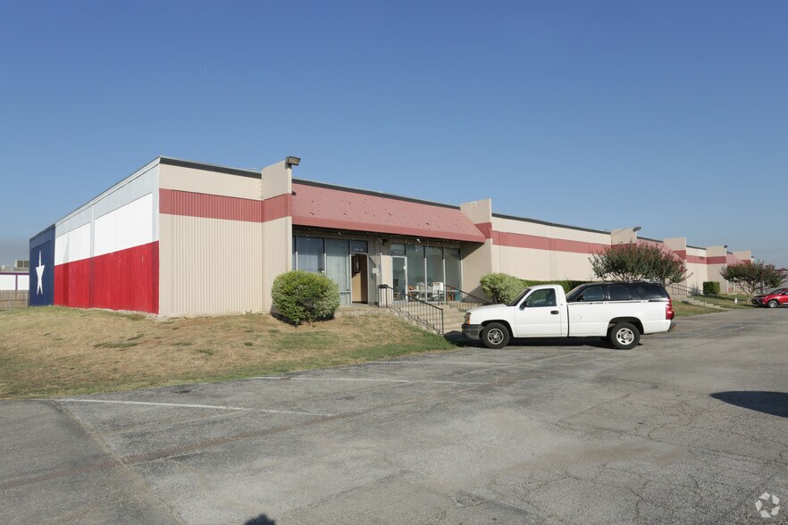 605 E Palace Pky, Grand Prairie, TX à louer - Photo de l’immeuble – Image 2 sur 4