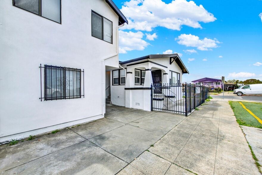 3038 35th Ave, Oakland, CA à vendre - Photo de l’immeuble – Image 2 sur 12