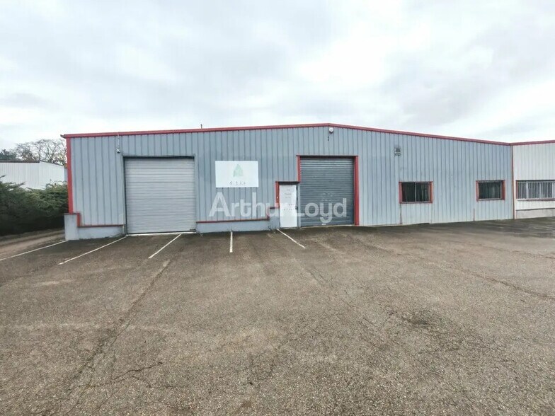 Local d’activités dans Saint-Martin-sur-le-Pré à louer - Photo de l’immeuble – Image 1 sur 10