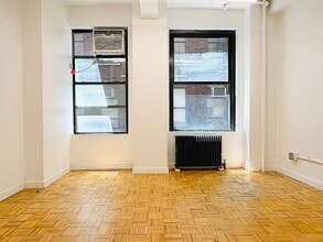 252 W 38th St, New York, NY à louer Photo intérieure– Image 2 sur 5