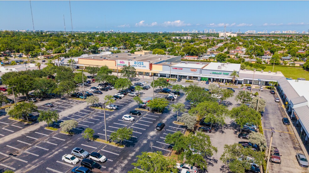 21301-21495 NW 2nd Ave, Miami, FL à louer - Photo de l’immeuble – Image 3 sur 14