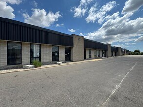 80 Hale Rd, Brampton, ON à louer Photo de l’immeuble– Image 1 sur 8