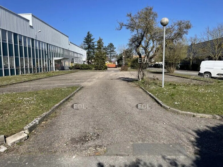 Local d’activités dans SAINT-OUEN-L'AUMONE à louer - Photo de l’immeuble – Image 3 sur 3