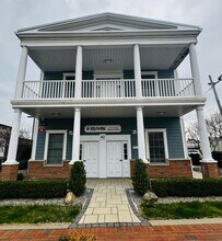 42 E Main St, Freehold, NJ à louer Photo de l’immeuble– Image 2 sur 14
